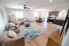 Woodland View House with Jacuzzi & Sauna!